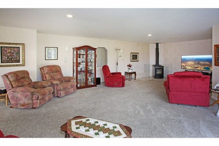 Photo of property in 48 Edgewater Parade, Waiuku, 2123