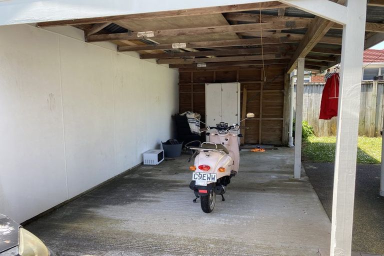 Photo of property in 8 Waipani Road, Te Atatu Peninsula, Auckland, 0610