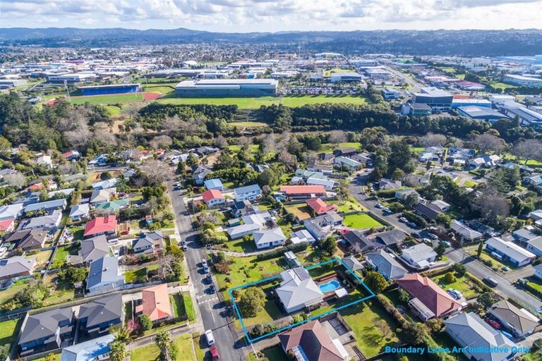 Photo of property in 74 Sylvan Crescent, Te Atatu South, Auckland, 0610