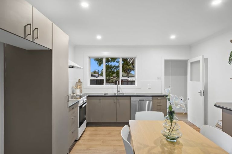 Photo of property in 27 Liverton Crescent, Bishopdale, Christchurch, 8053