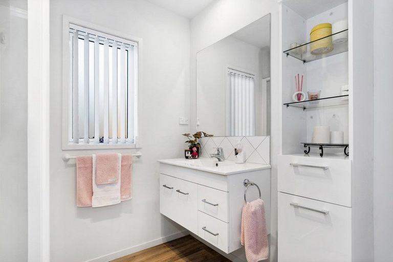 Photo of property in 11 Kamahi Crescent, Papamoa Beach, Papamoa, 3118