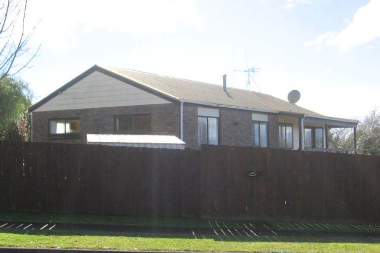 Photo of property in 1 Taksan Place, Pukete, Hamilton, 3200