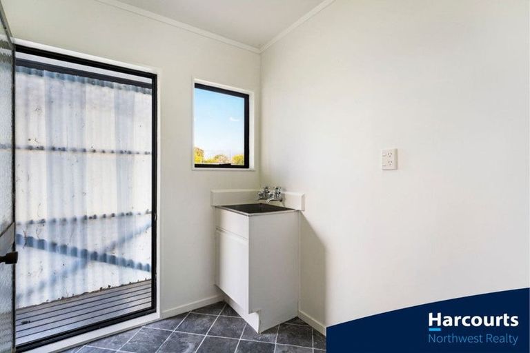 Photo of property in 1/729 Swanson Road, Swanson, Auckland, 0612