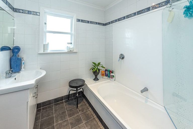 Photo of property in 4 Dickson Crescent, Saint Johns Hill, Whanganui, 4500