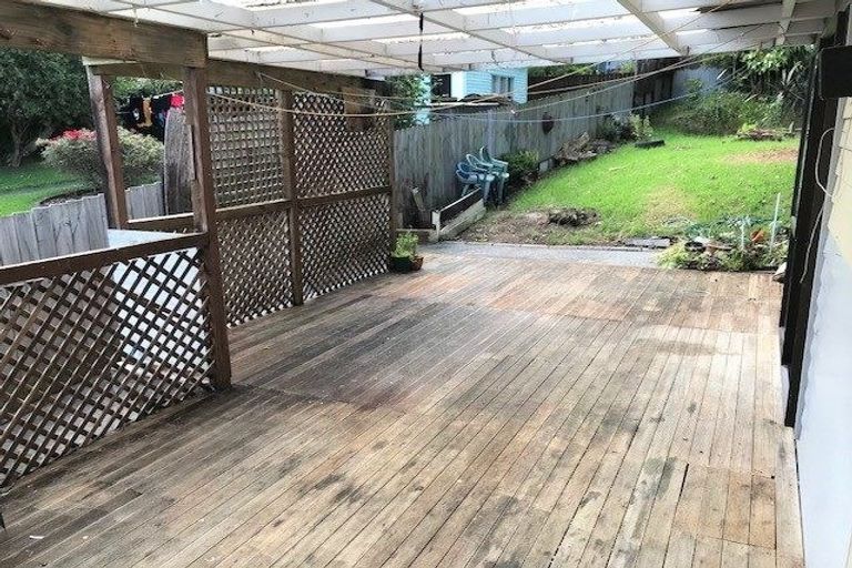 Photo of property in 76 Vodanovich Road, Te Atatu South, Auckland, 0610