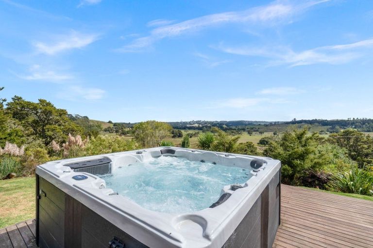 Photo of property in 442 Whananaki Road North, Opuawhanga, Hikurangi, 0181