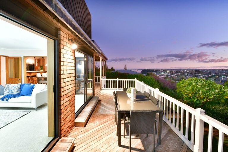 Photo of property in 1124 Whangaparaoa Road, Tindalls Beach, Whangaparaoa, 0930