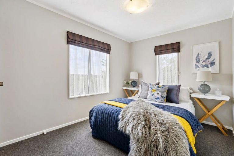 Photo of property in 8 Coubray Place, Botany Downs, Auckland, 2010
