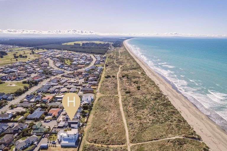 Photo of property in 14 Driftwood Lane, Waimairi Beach, Christchurch, 8083