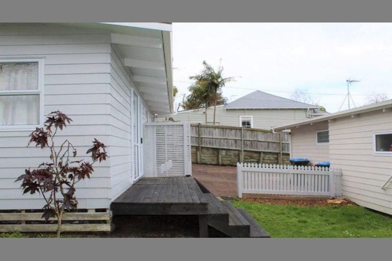 Photo of property in 3/60 Roberton Road, Avondale, Auckland, 1026