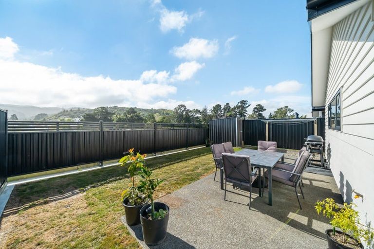 Photo of property in 3 Thornbury Lane, Timberlea, Upper Hutt, 5018