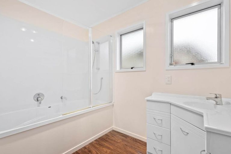 Photo of property in 22 Burundi Avenue, Clendon Park, Auckland, 2103