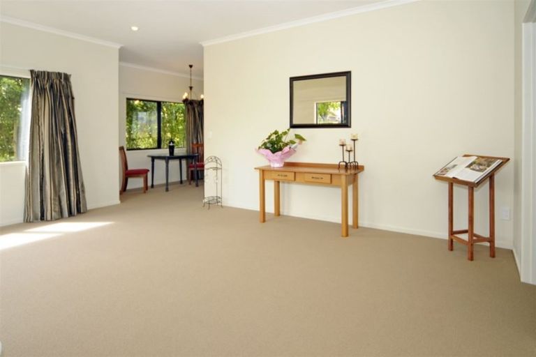 Photo of property in 4a Booth Crescent, Tuakau, 2121