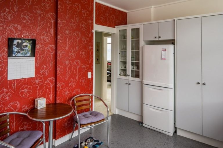 Photo of property in Rona House, 33 Rimu Street, Eastbourne, Lower Hutt, 5013