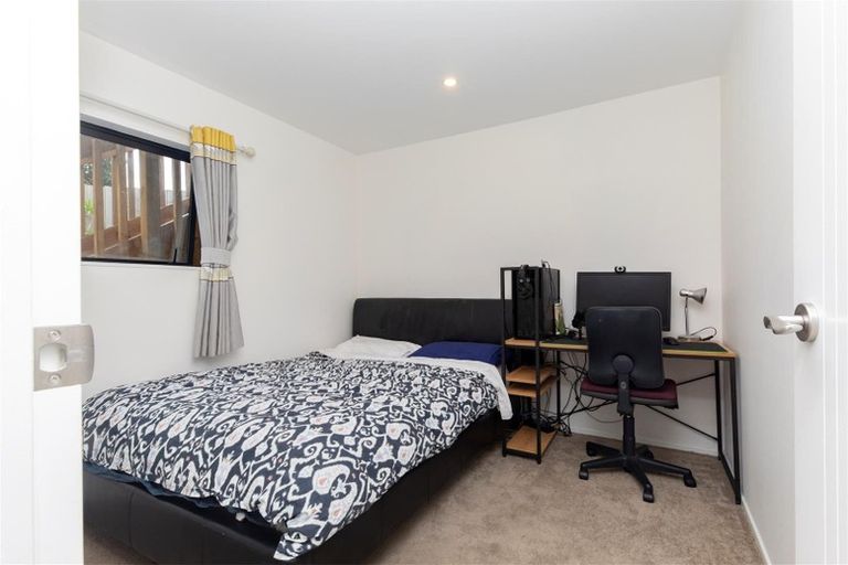 Photo of property in 28d Edmonton Road, Henderson, Auckland, 0612