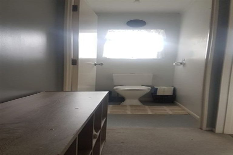 Photo of property in 131 View Road, Sunnyvale, Auckland, 0612