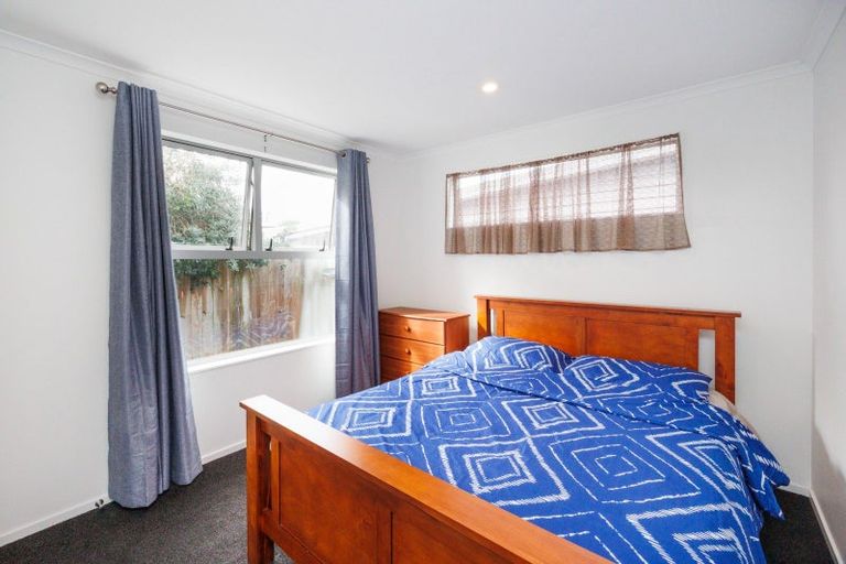 Photo of property in 56 Exeter Crescent, Takaro, Palmerston North, 4412