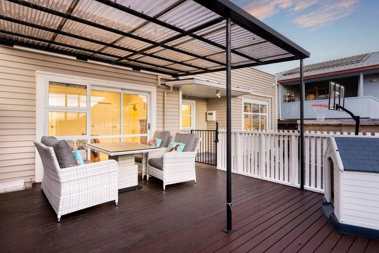 Photo of property in 13 Main Road, Titahi Bay, Porirua, 5022