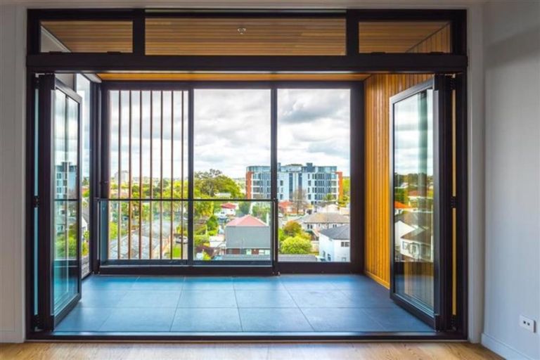 Photo of property in Frank Sargeson Apts, 402/80 Anzac Street, Takapuna, Auckland, 0622