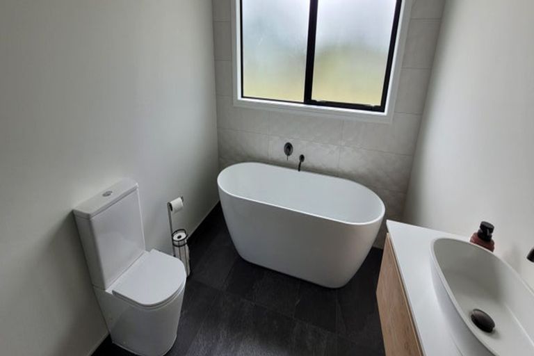 Photo of property in 7 Ribbonwood Lane, Kinloch, Taupo, 3377