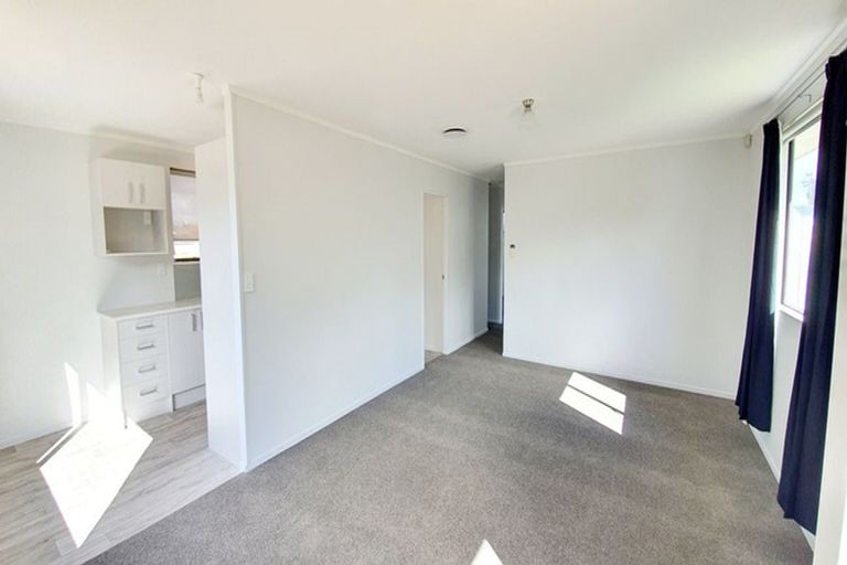Photo of property in 2/35 Hill Crescent, Papakura, 2110