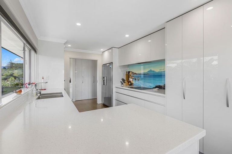 Photo of property in 7a Caledonia Place, Highlands Park, New Plymouth, 4312