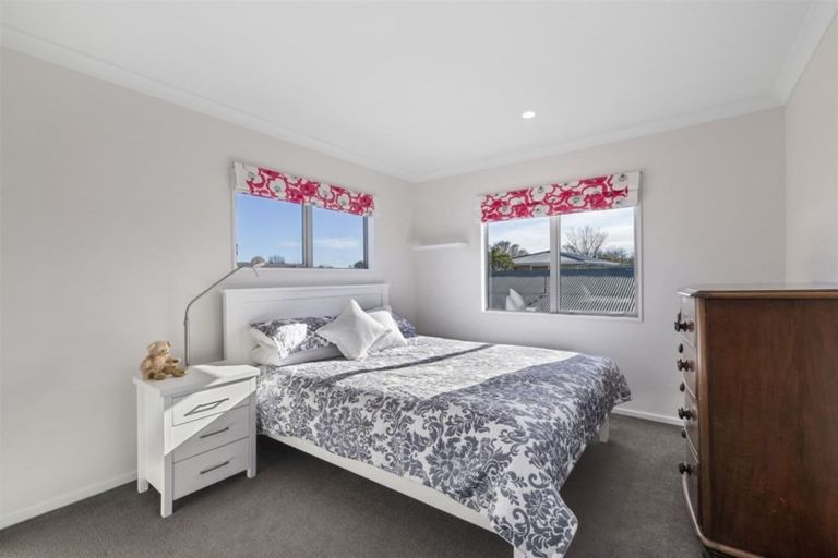 Photo of property in 225 Memorial Avenue, Burnside, Christchurch, 8053