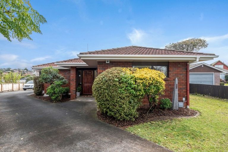 Photo of property in 1/95 Botany Road, Botany Downs, Auckland, 2010