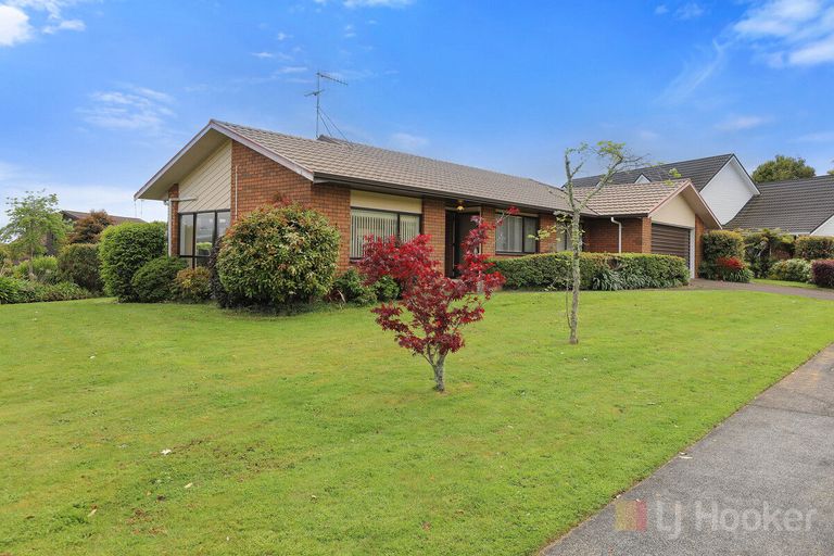 Photo of property in 2 Brundon Place, Lynmore, Rotorua, 3010