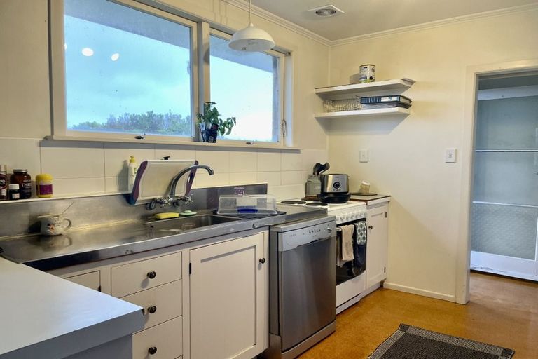 Photo of property in 24 Aotea Road, Glen Eden, Auckland, 0602