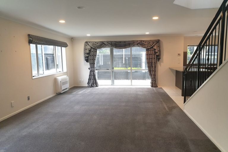 Photo of property in 9 Seresin Crescent, Flat Bush, Auckland, 2016