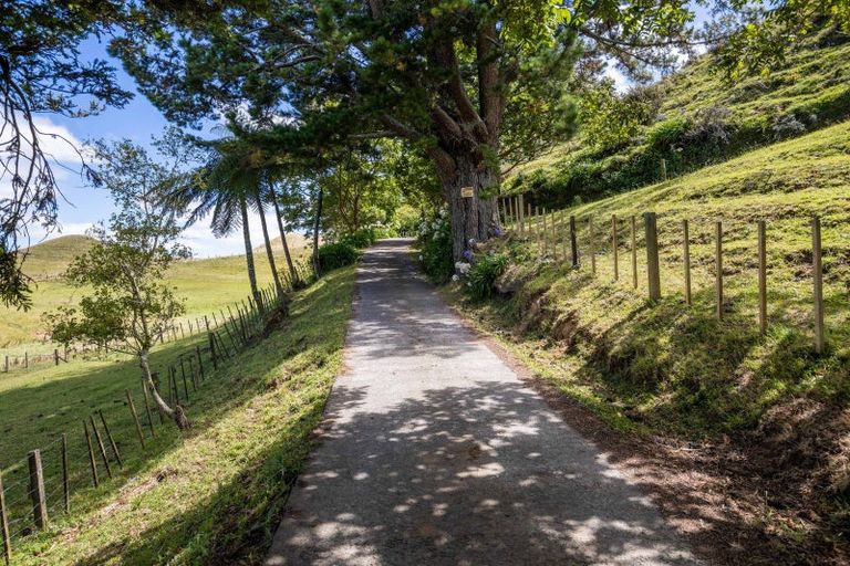 Photo of property in 821 Tariki Road, Ratapiko, Inglewood, 4390