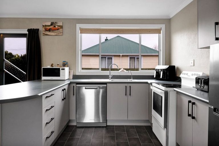 Photo of property in 1 Malone Place, Hawera, 4610