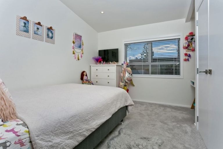 Photo of property in 63 Sycamore Drive, Sunnynook, Auckland, 0620