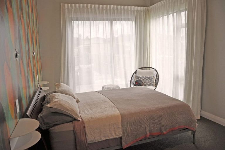 Photo of property in 52 Sandpiper Avenue, Point Wells, 0986