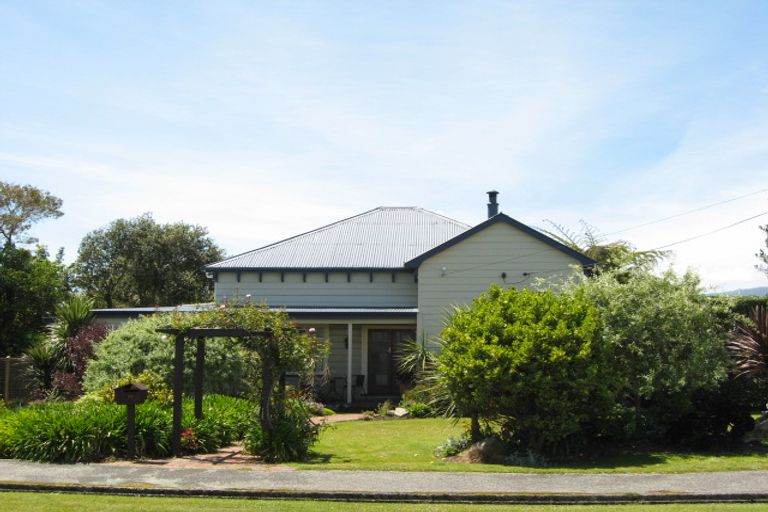 Photo of property in 85 Queen Street, Westport, 7825