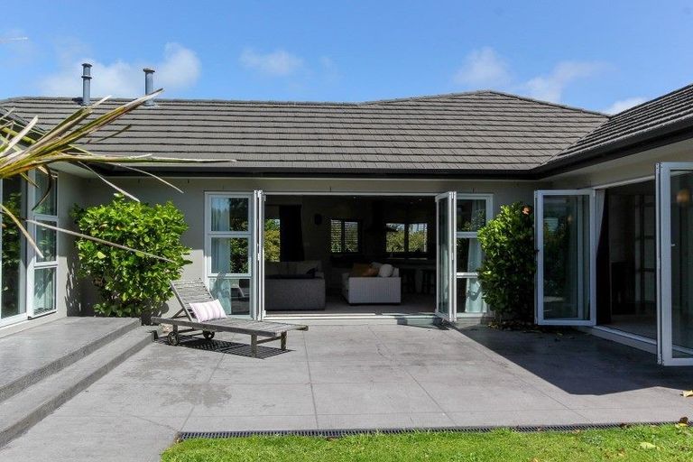 Photo of property in 4 Links Drive, Waiwhakaiho, New Plymouth, 4312