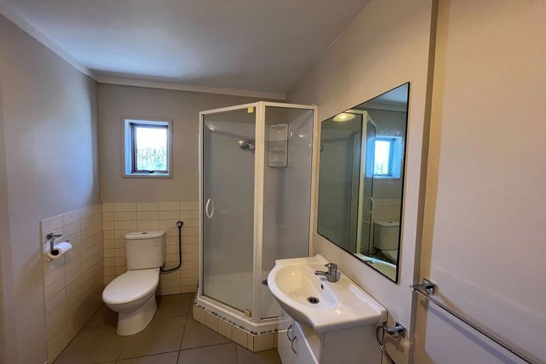 Photo of property in 2/23 Sunnyfield Crescent, Glenfield, Auckland, 0629