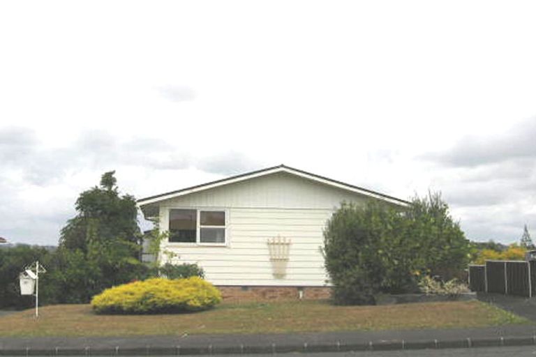 Photo of property in 52 Juniper Road, Sunnynook, Auckland, 0620