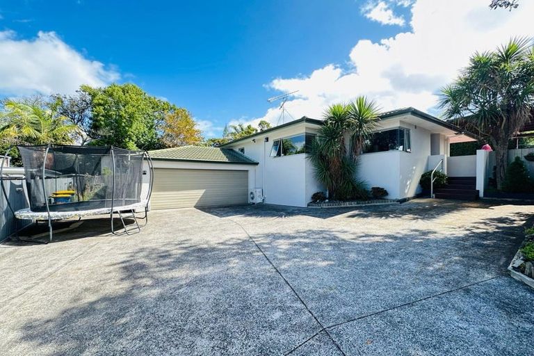 Photo of property in 2/91 Weldene Avenue, Glenfield, Auckland, 0629