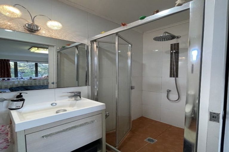 Photo of property in 6 Godley Road, Green Bay, Auckland, 0604