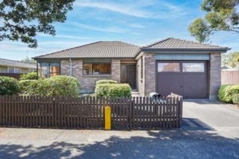 Photo of property in 557a Ruahine Street, Hokowhitu, Palmerston North, 4410