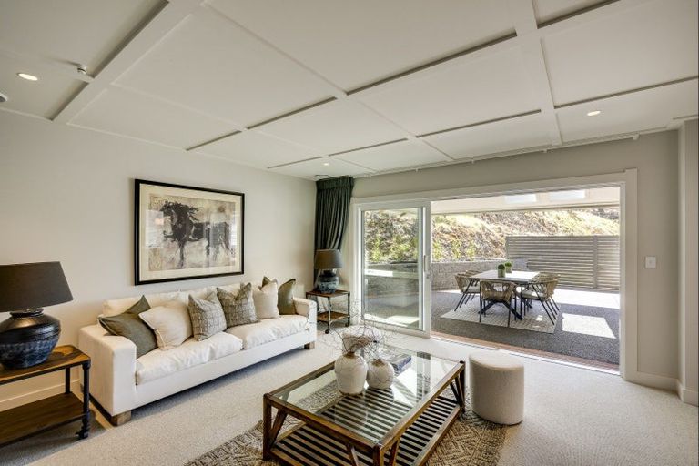 Photo of property in 71 Oak Road, Poraiti, Napier, 4112