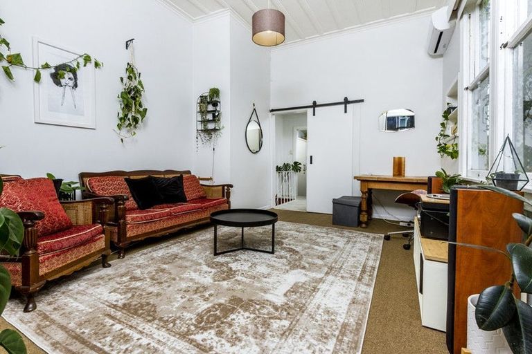 Photo of property in 33 Waimana Avenue, Northcote Point, Auckland, 0627