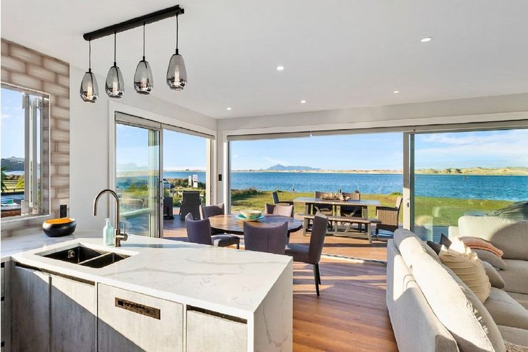 Photo of property in 21 Lincoln Street, Mangawhai Heads, Mangawhai, 0505