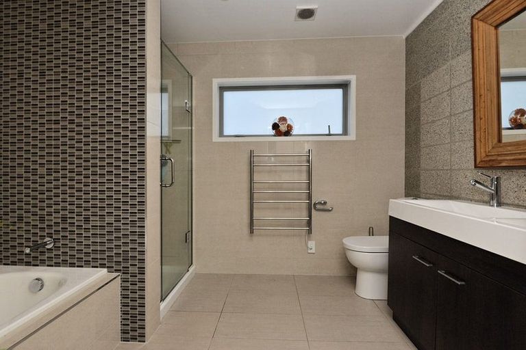 Photo of property in 235g Titirangi Road, Titirangi, Auckland, 0604