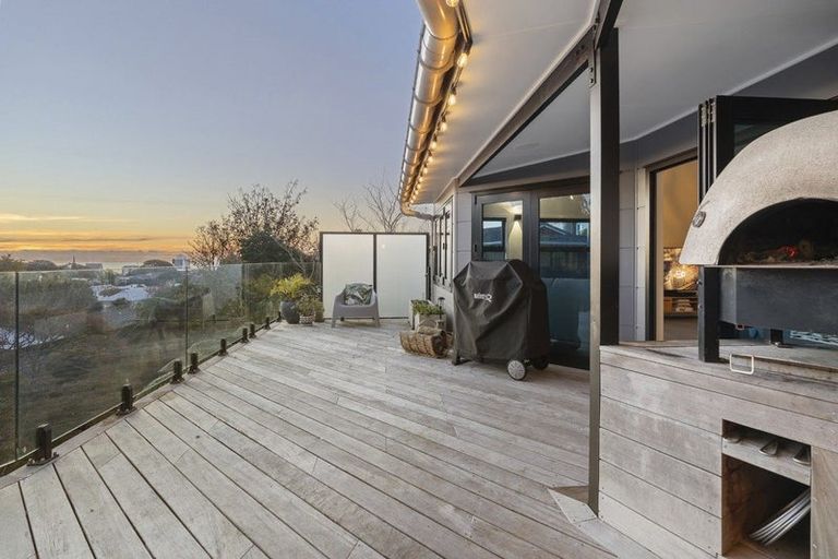 Photo of property in 12a Ridge Lane, New Plymouth, 4310