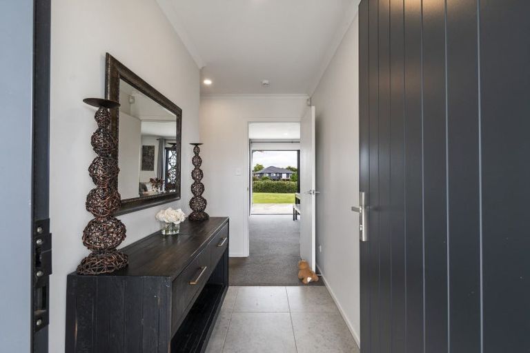 Photo of property in 21 Sardinia Grove, Fitzherbert, Palmerston North, 4410