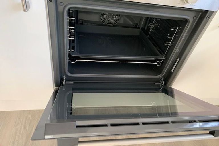 Photo of property in 9a Jillteresa Crescent, Half Moon Bay, Auckland, 2012