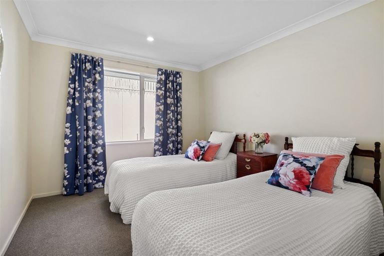 Photo of property in 18 Saint Andrews Hill Road, Mount Pleasant, Christchurch, 8081